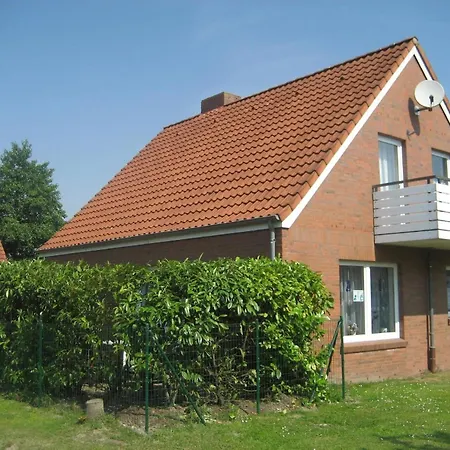 Gemuetliche Dachgeschosswohnung Mit Blick Auf Oertliche Muehle Apartamento Jemgum
